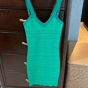 Beautiful body contour dress by guess
